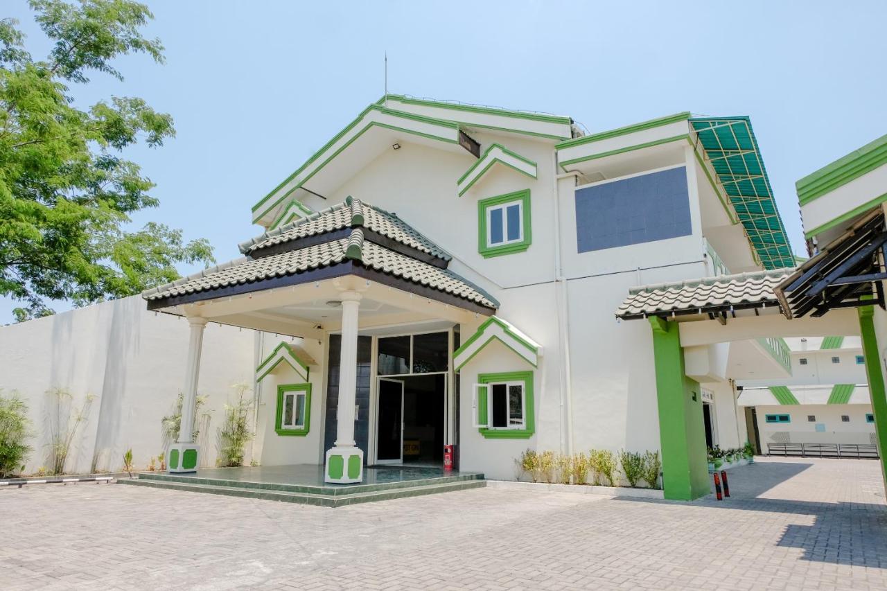 Hotel Taman Indah Madiun Exterior photo