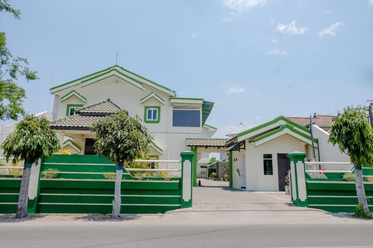 Hotel Taman Indah Madiun Exterior photo